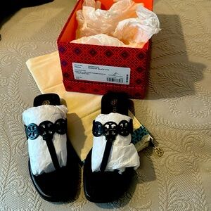 Tory Burch tiny Miller calf leather
Great condition, dust cover & box